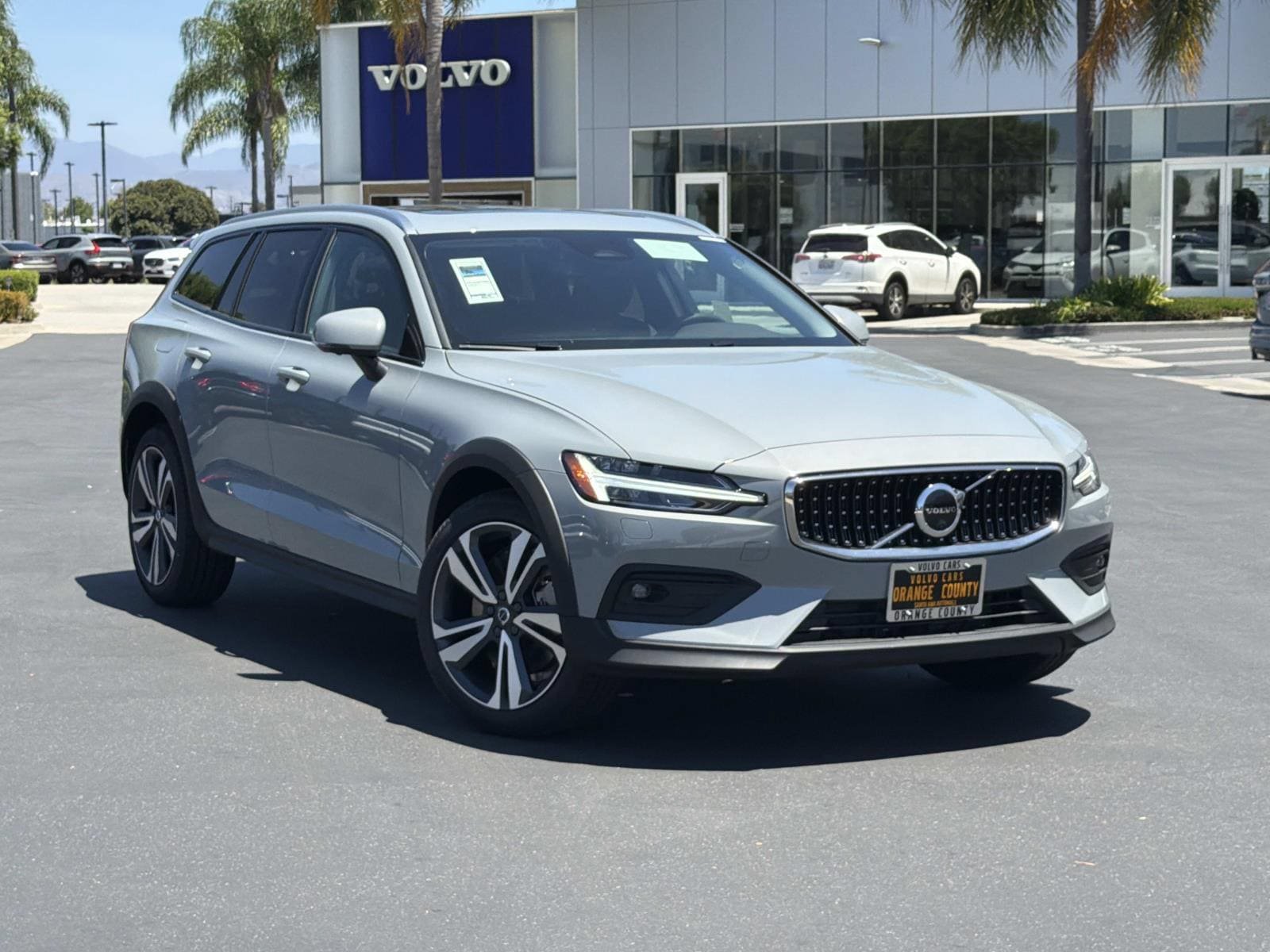 New 2026 Volvo V60 B5 Cross Country Plus w/ Climate Package AWD/4WD image 1