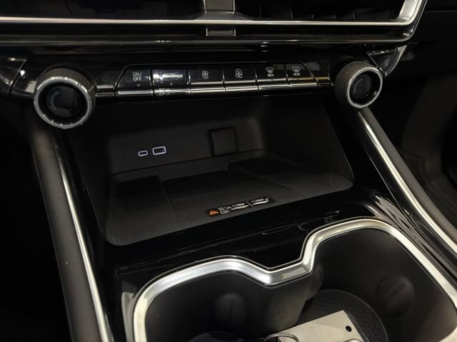 Used 2025 Chevrolet Traverse RS w/ LPO, Floor Liner Package AWD/4WD image 31