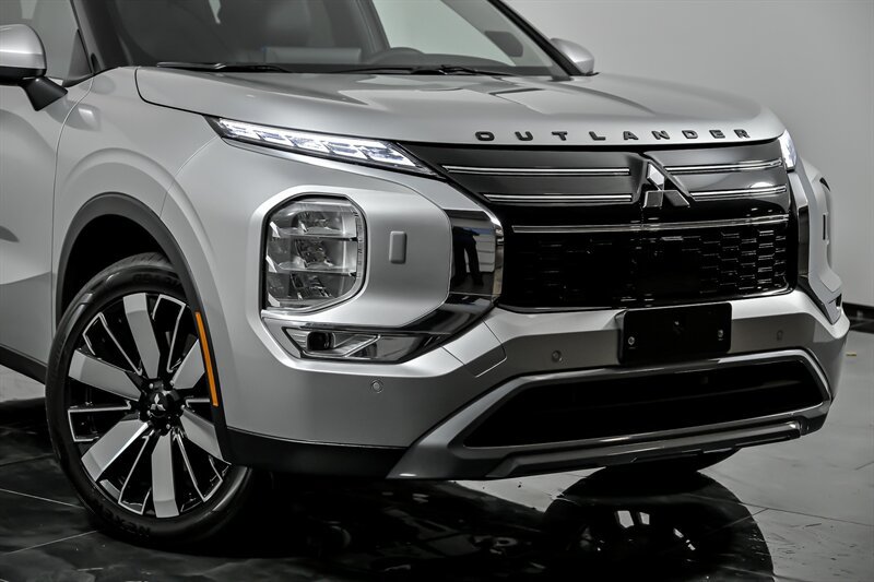 New 2025 Mitsubishi Outlander SE AWD/4WD image 2
