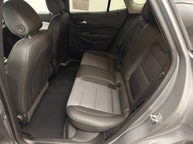 Used 2025 Chevrolet Trax LT image 17