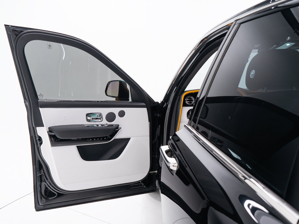 Certified 2026 Rolls-Royce Cullinan w/ Interior Detailing Package AWD/4WD image 11