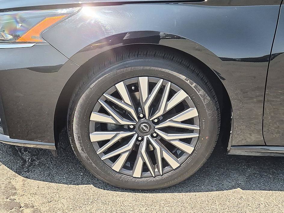 Used 2024 Nissan Altima 2.5 SV FWD image 10
