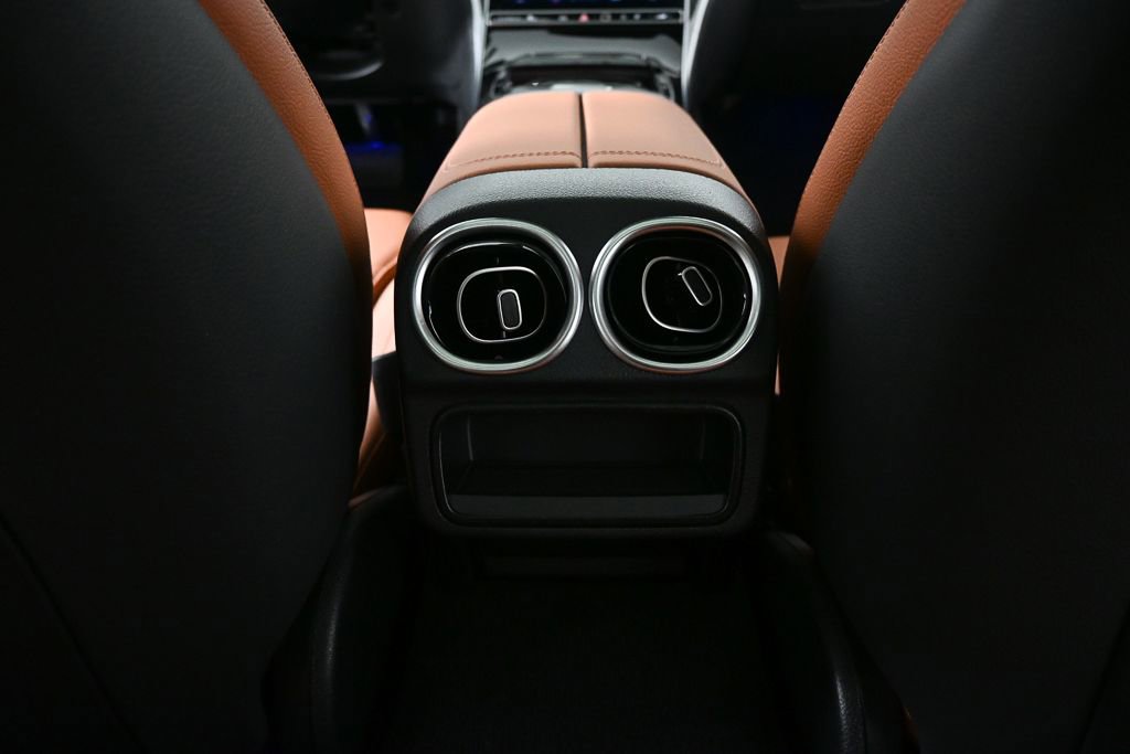 Certified 2025 Mercedes-Benz C 300 Sedan image 17