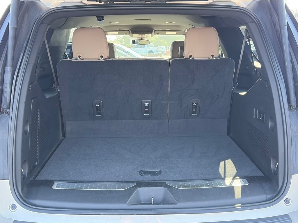 Used 2021 Chevrolet Suburban Premier AWD/4WD image 8