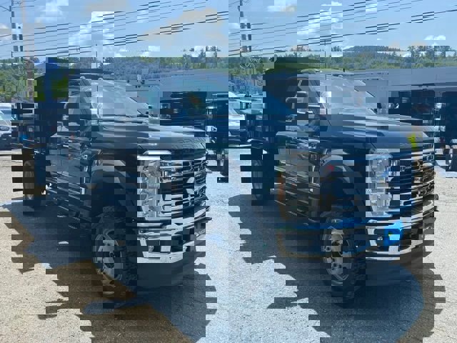 New 2025 Ford F550 4x4 Supercab Super Duty image 9