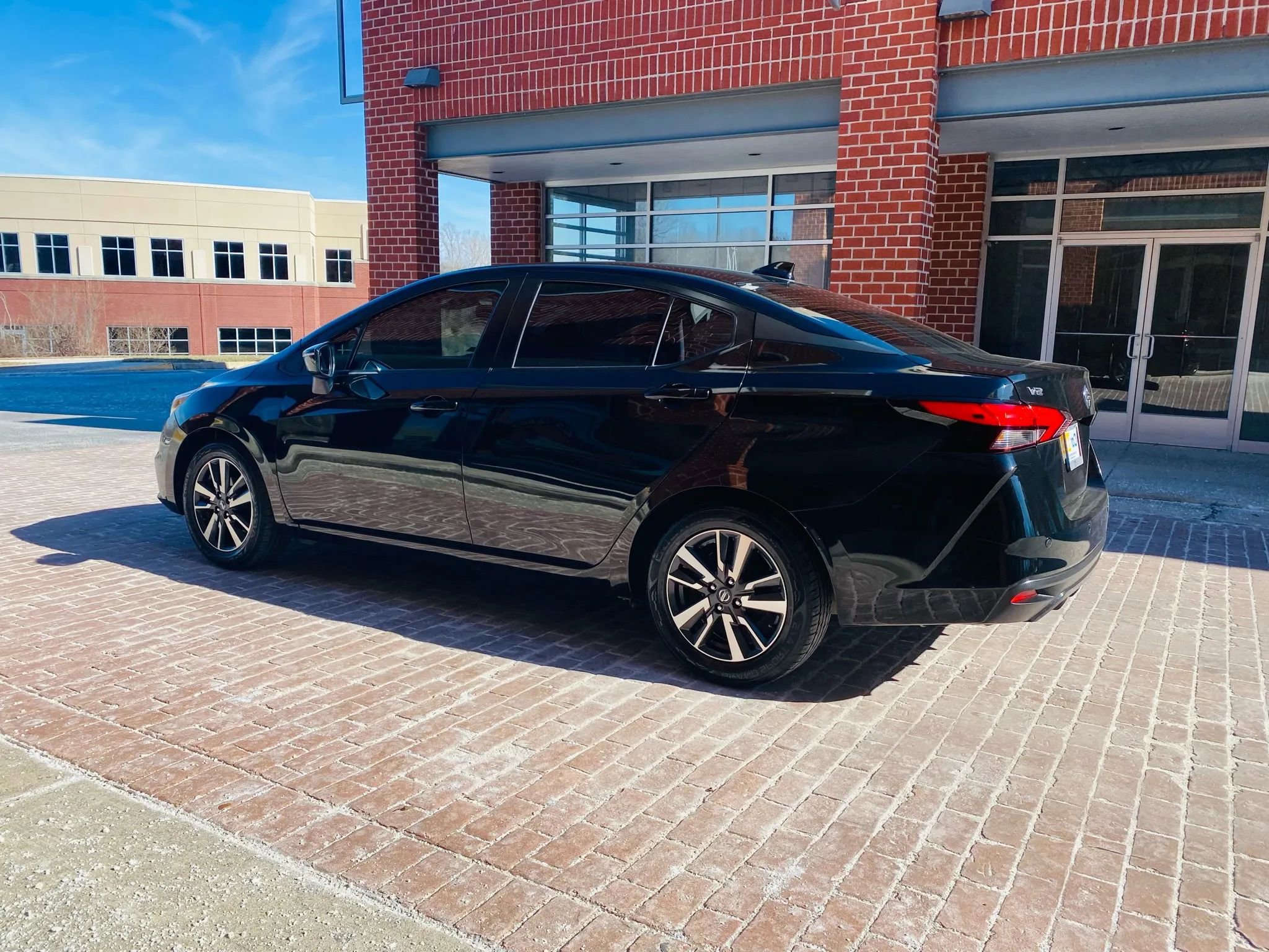 Used 2021 Nissan Versa SV image 4