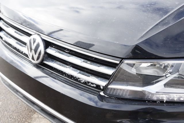 Used 2018 Volkswagen Tiguan SE w/ Panoramic Sunroof Package image 13