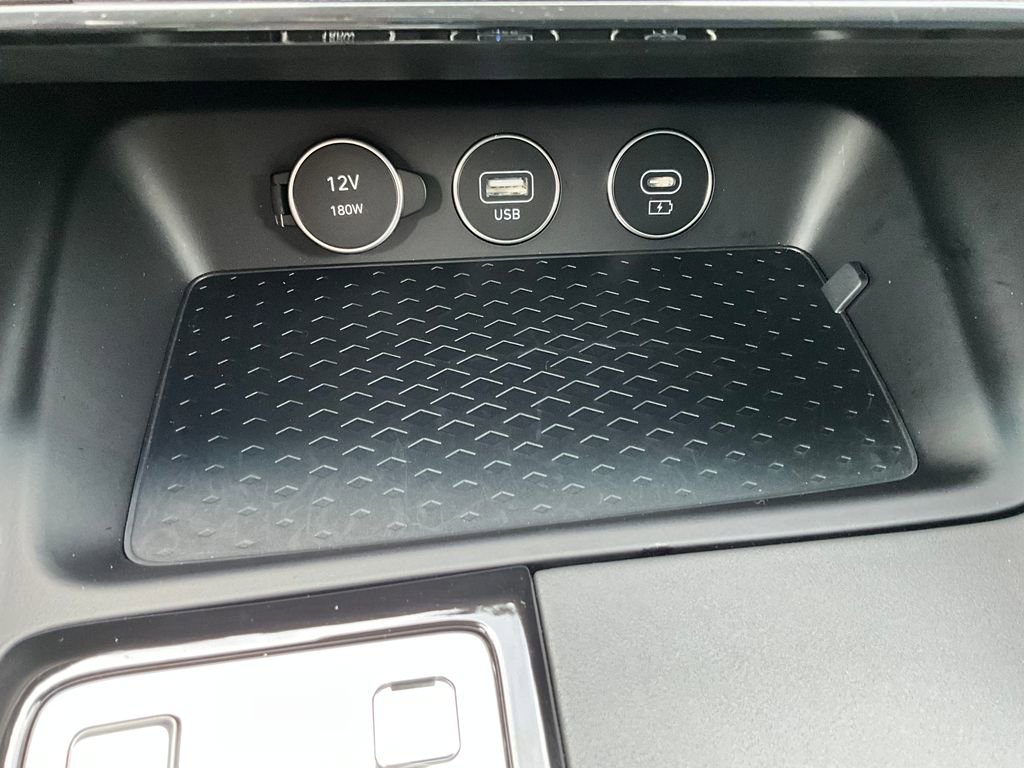 Used 2025 Genesis G70 2.5T image 27