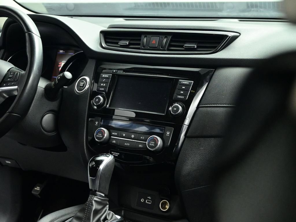 Used 2018 Nissan Rogue SV image 67