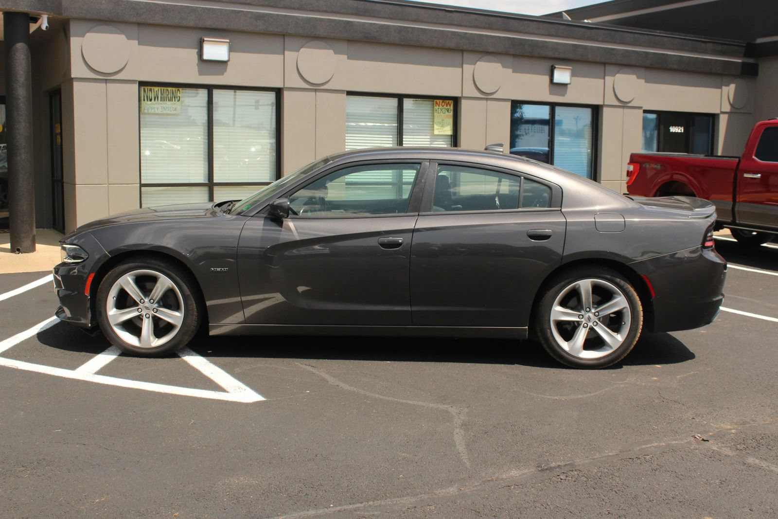 Used 2018 Dodge Charger R/T RWD image 5