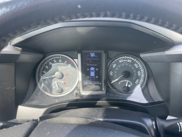 Used 2022 Toyota Tacoma TRD Off-Road w/ Technology Package AWD/4WD image 9