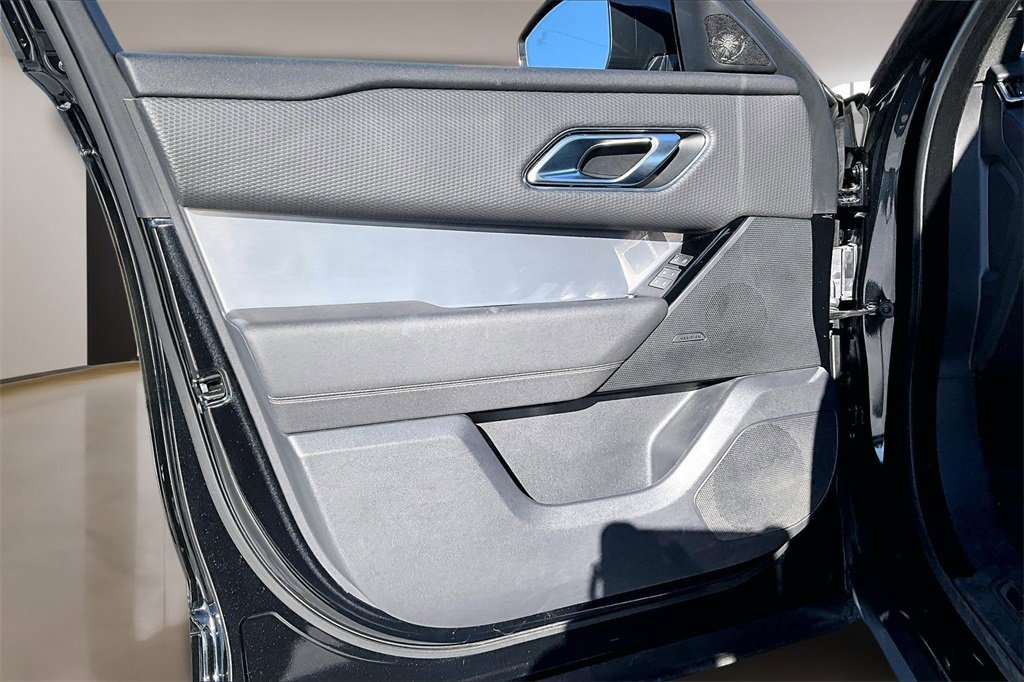 Used 2023 Land Rover Range Rover Velar R-Dynamic S image 18