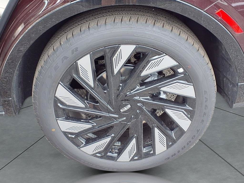 New 2025 Lincoln Nautilus Reserve w/ Jet Appearance Package AWD/4WD image 12