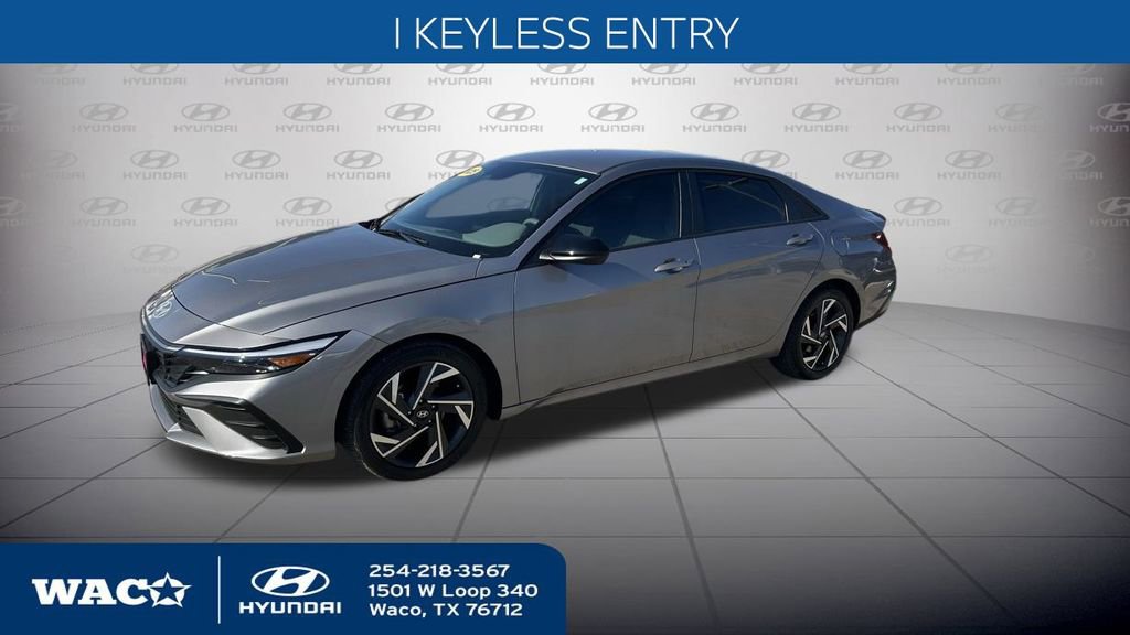 Used 2025 Hyundai Elantra Sport image 14