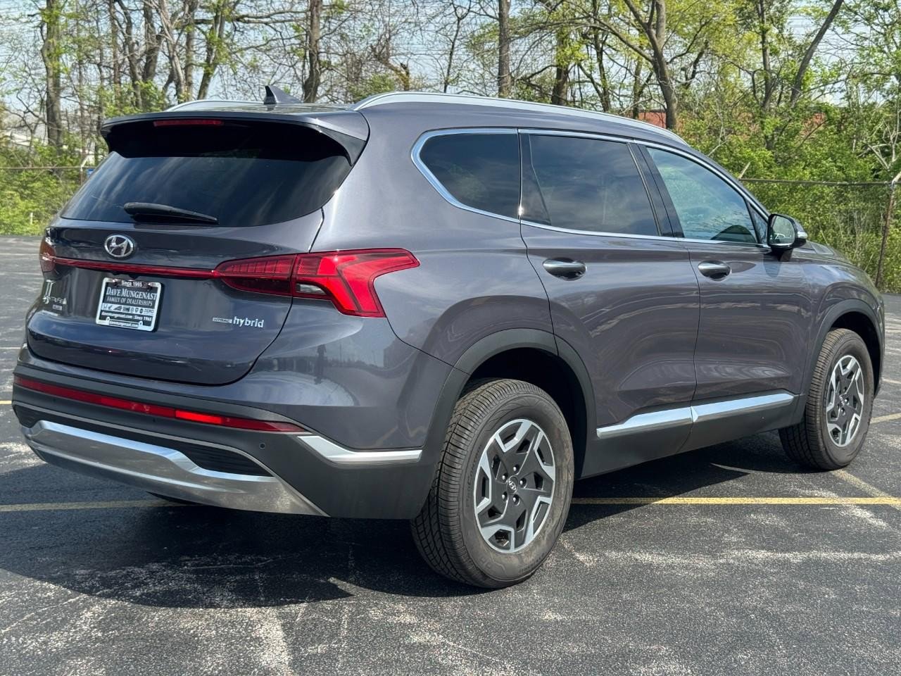 Used 2022 Hyundai Santa Fe Blue image 4