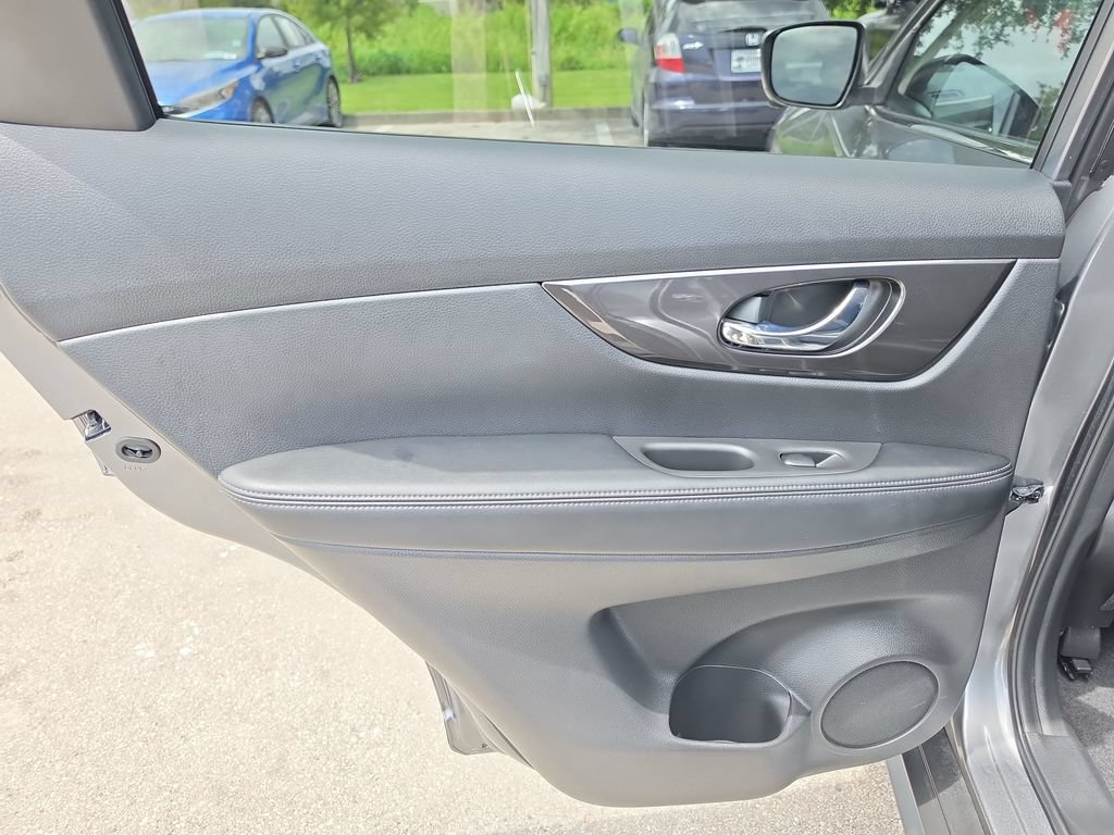 Used 2020 Nissan Rogue SV w/ Premium Package AWD/4WD image 31