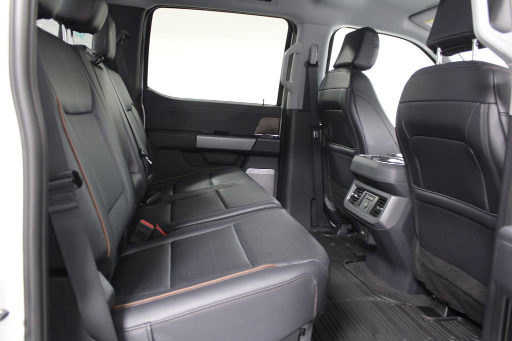 New 2026 Ford F250 Lariat w/ Black Appearance Package image 31