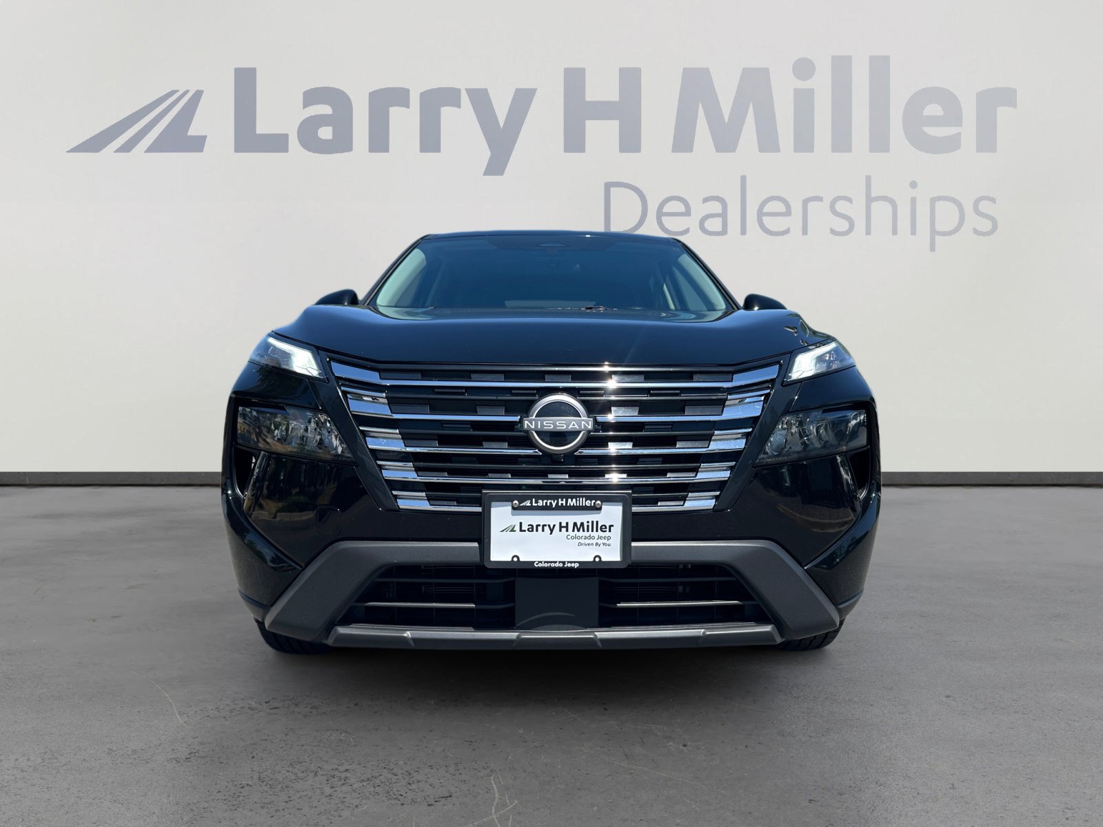 Used 2025 Nissan Rogue SV AWD/4WD image 8
