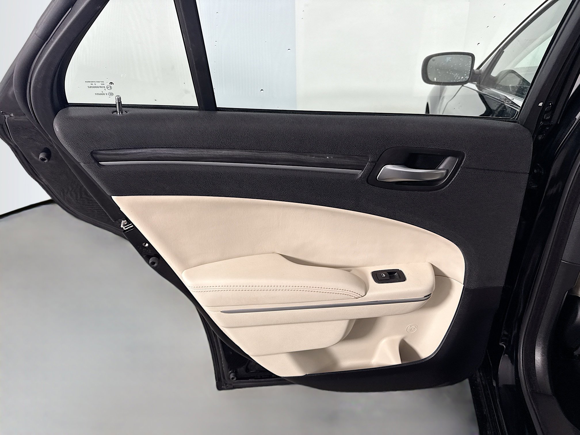 Used 2020 Chrysler 300 Touring image 26