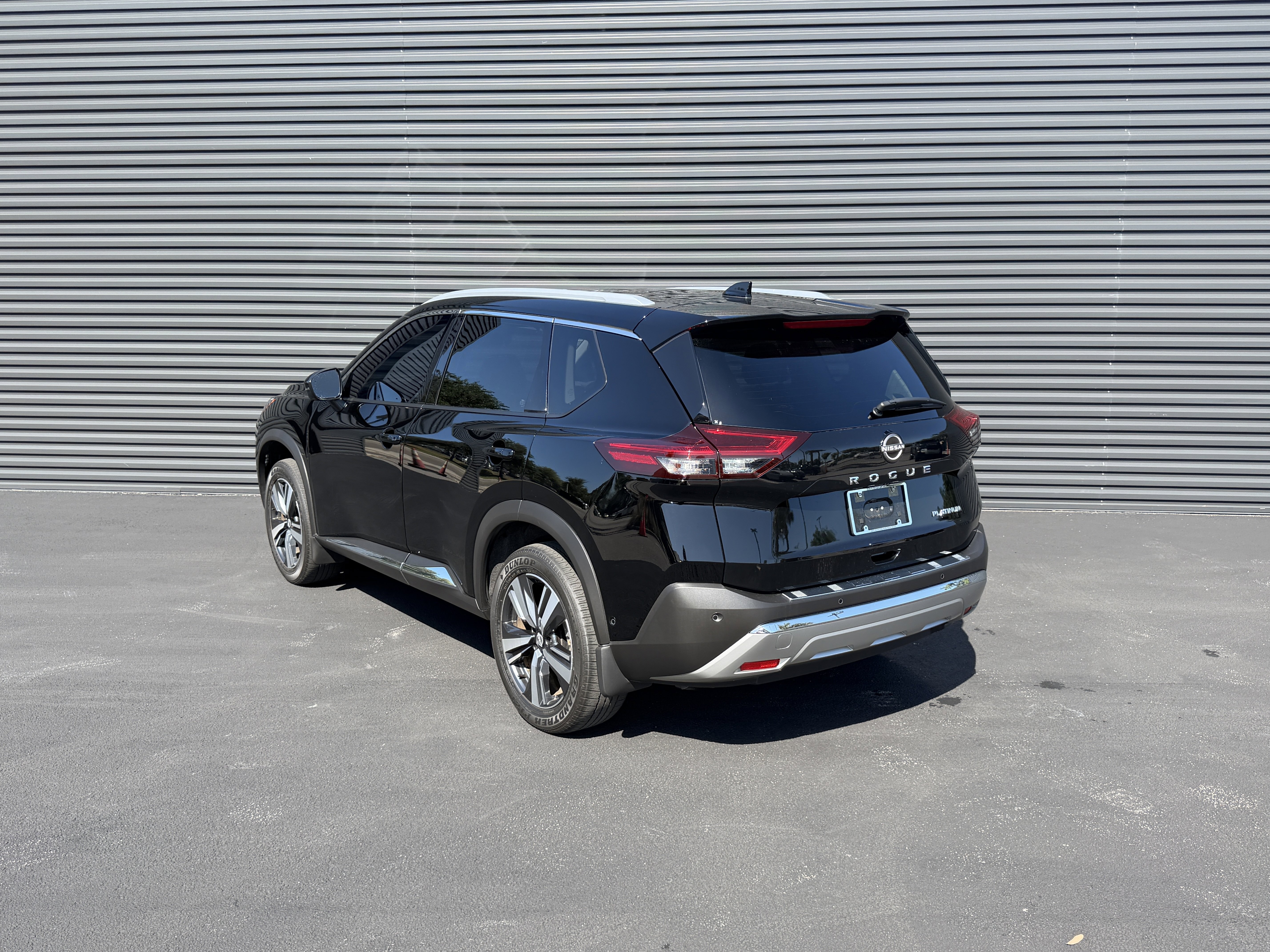 Used 2022 Nissan Rogue Platinum w/ Head-Up Display Package image 3