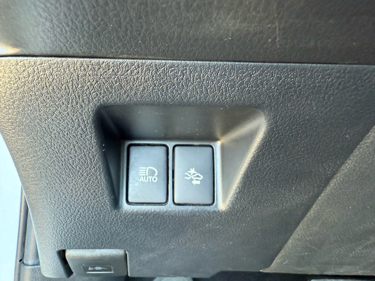 Used 2017 Toyota Yaris SE image 26
