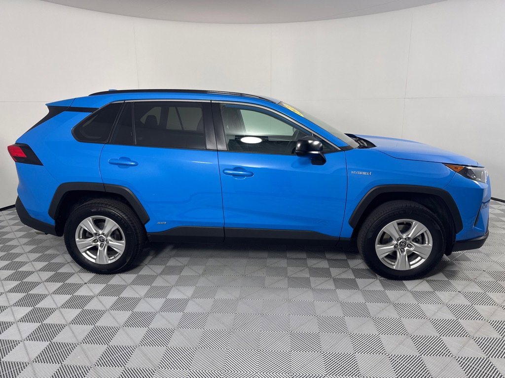 Used 2021 Toyota RAV4 LE image 4