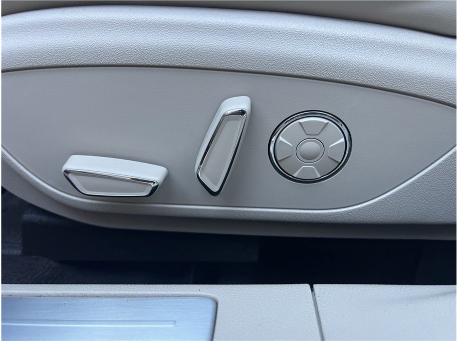 Used 2019 Lincoln MKZ Reserve FWD image 19