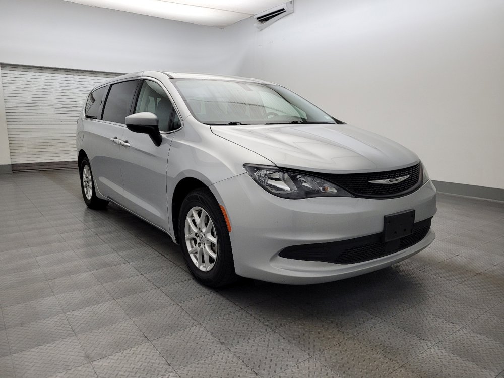 Used 2022 Chrysler Voyager LX image 13