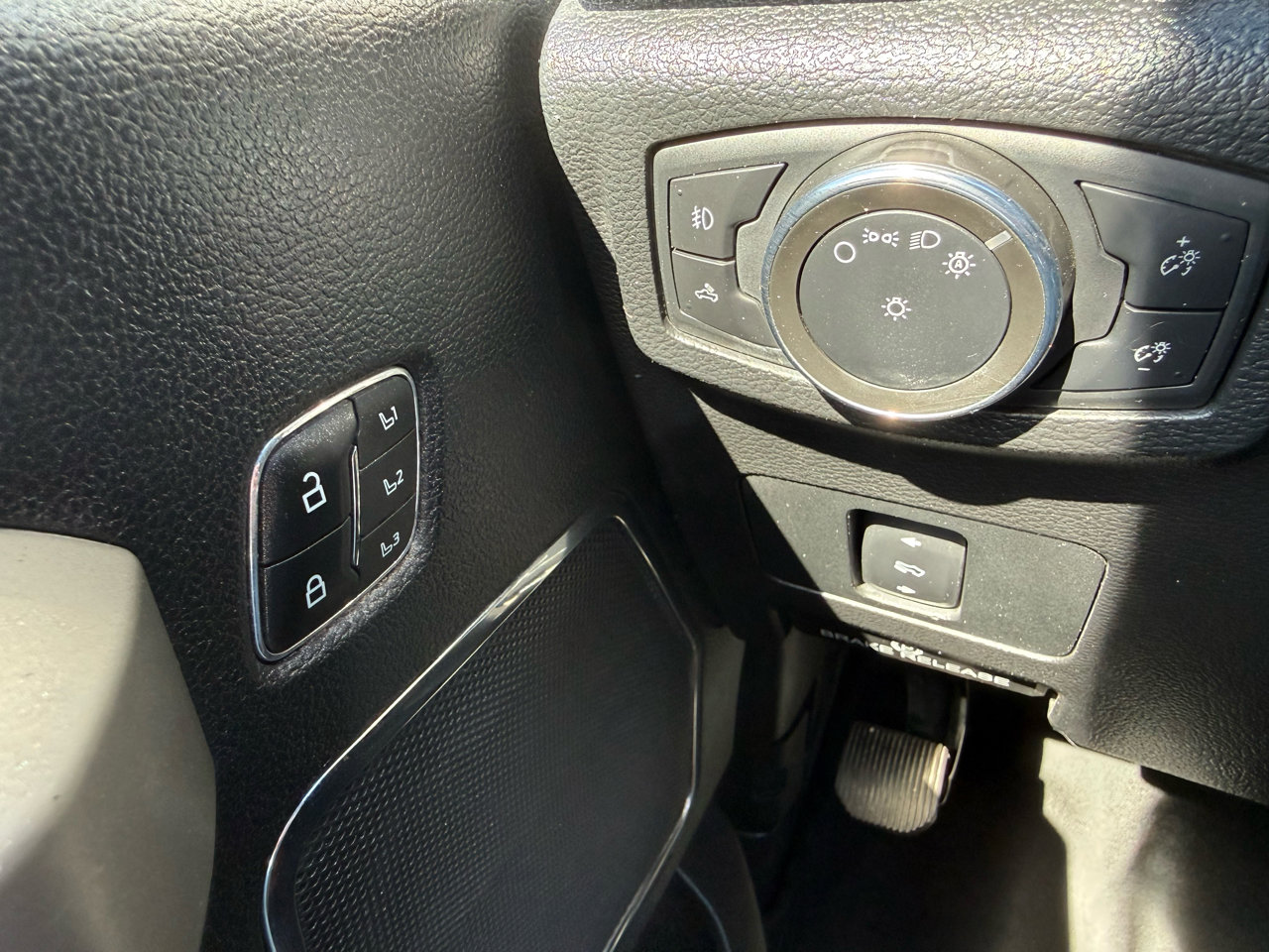 Used 2021 Ford F250 Lariat w/ Lariat Value Package image 28