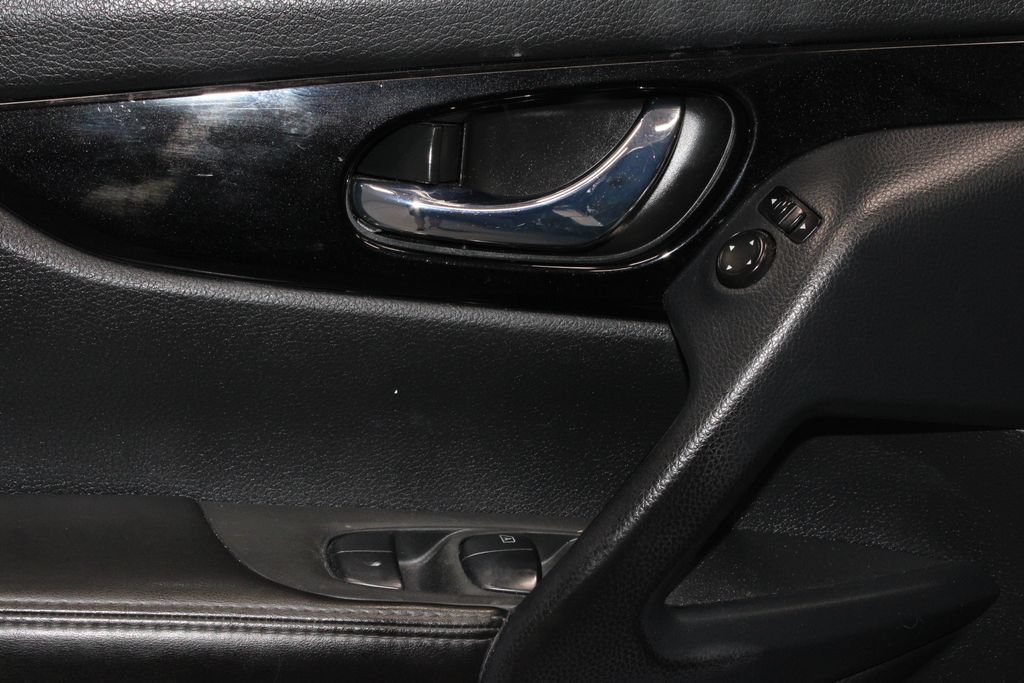 Certified 2022 Nissan Rogue Sport SV AWD/4WD image 24