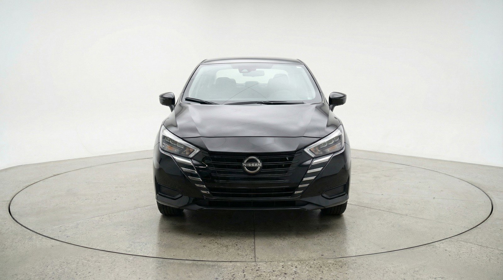 Used 2025 Nissan Versa SV image 2