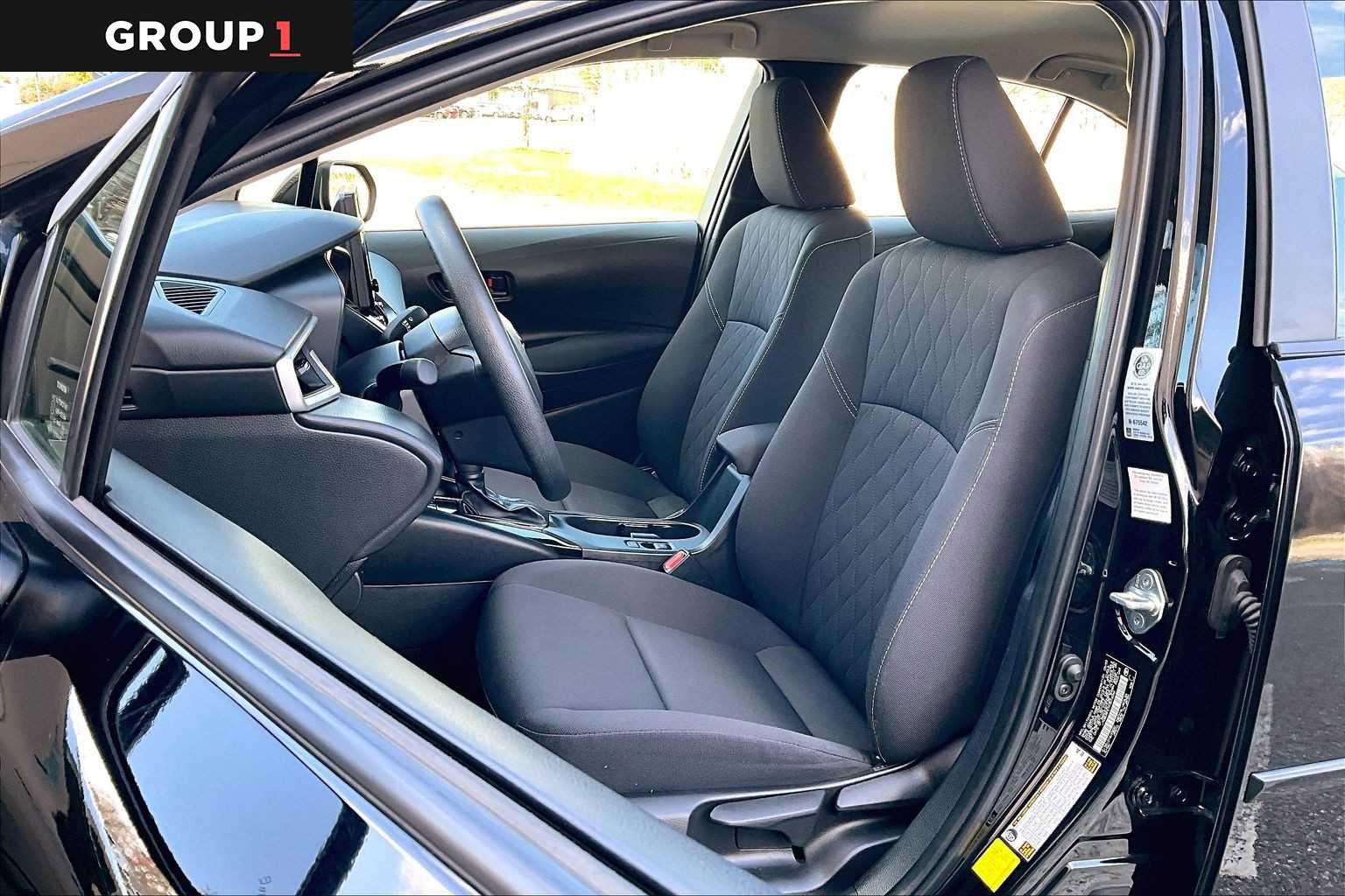 Used 2023 Toyota Corolla LE w/ LE Convenience Package image 9