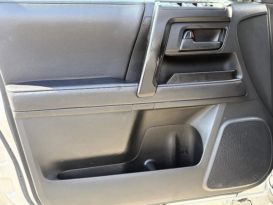 Used 2022 Toyota 4Runner SR5 AWD/4WD image 16