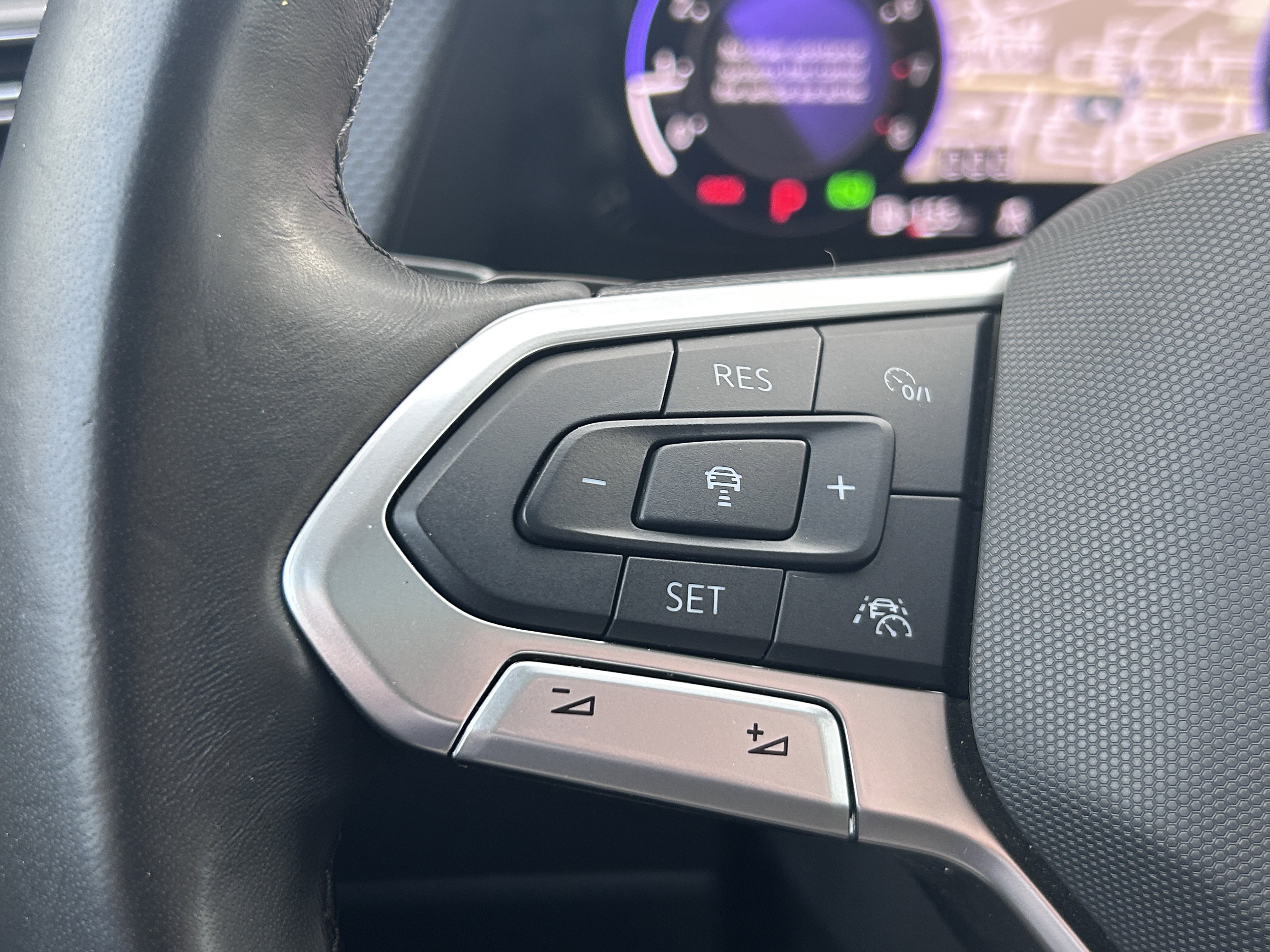 Certified 2024 Volkswagen Atlas Cross Sport SEL Premium R-Line AWD/4WD image 20