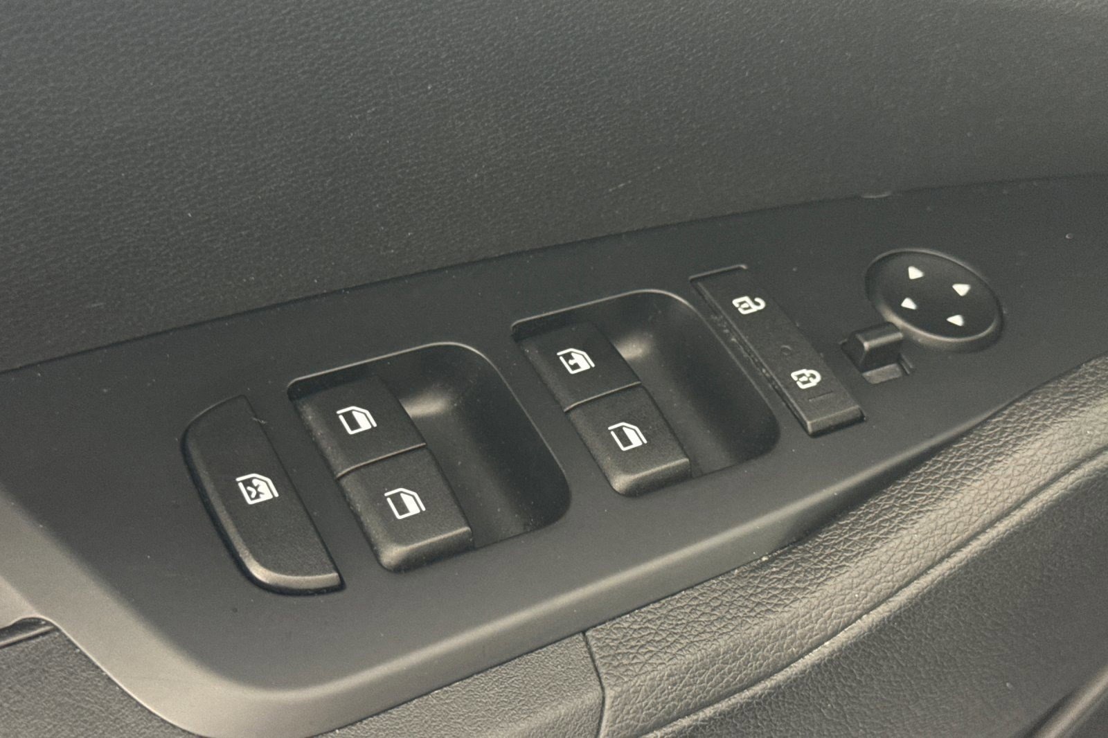 Used 2024 Kia Sportage LX FWD image 12