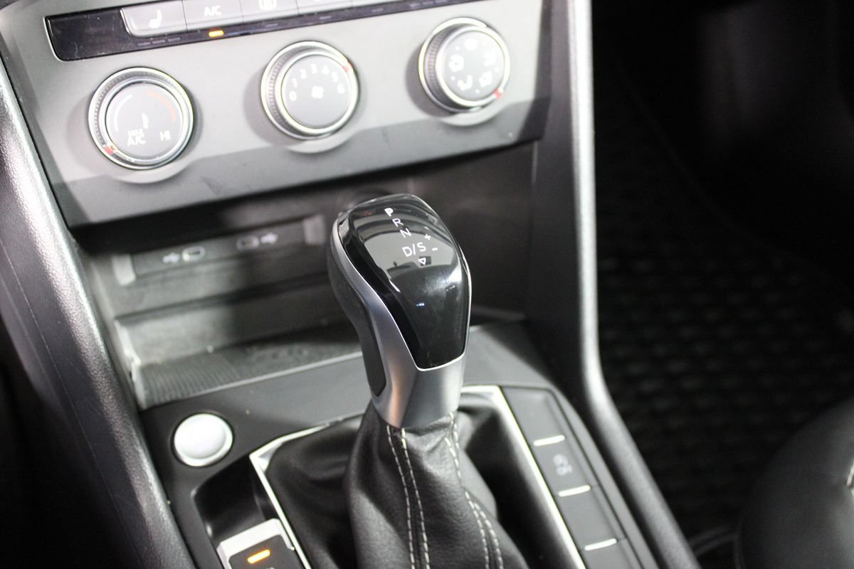 Used 2022 Volkswagen Taos SE FWD image 17