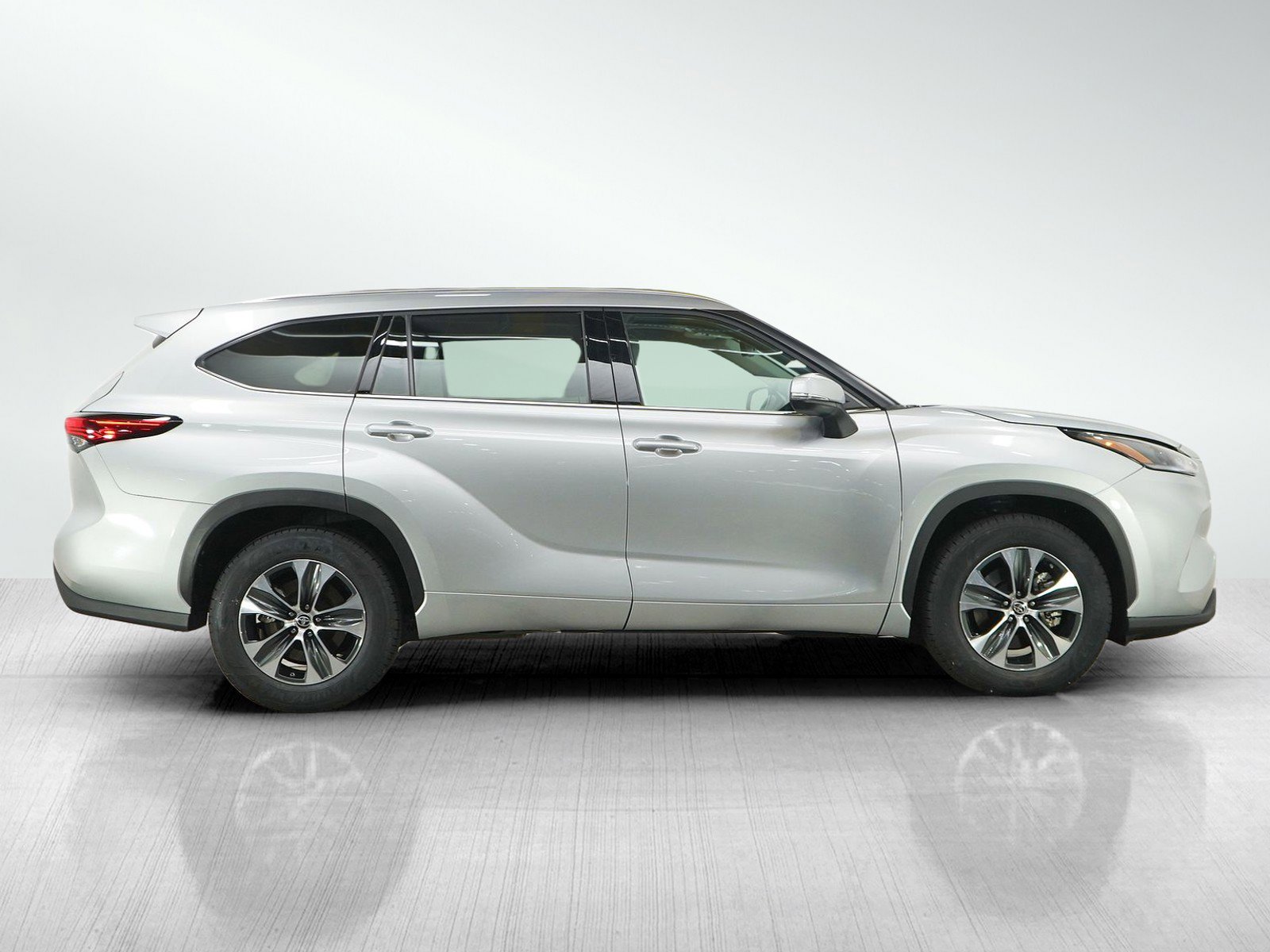 Used 2021 Toyota Highlander XLE FWD image 6