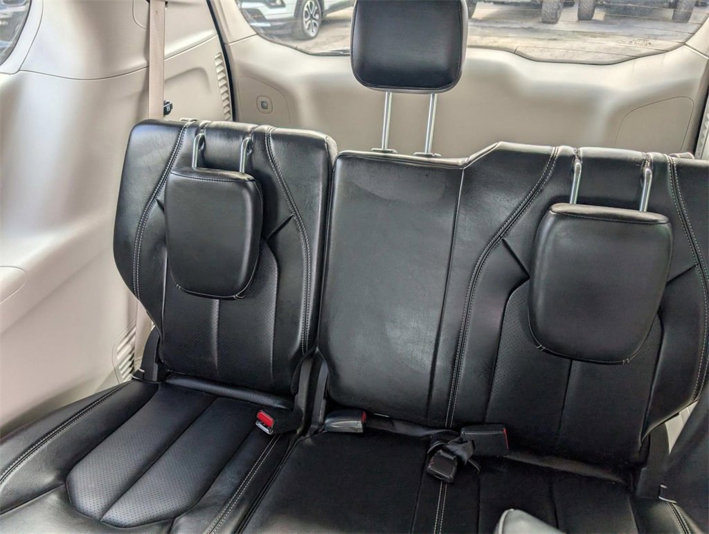 Used 2024 Chrysler Pacifica Select image 12