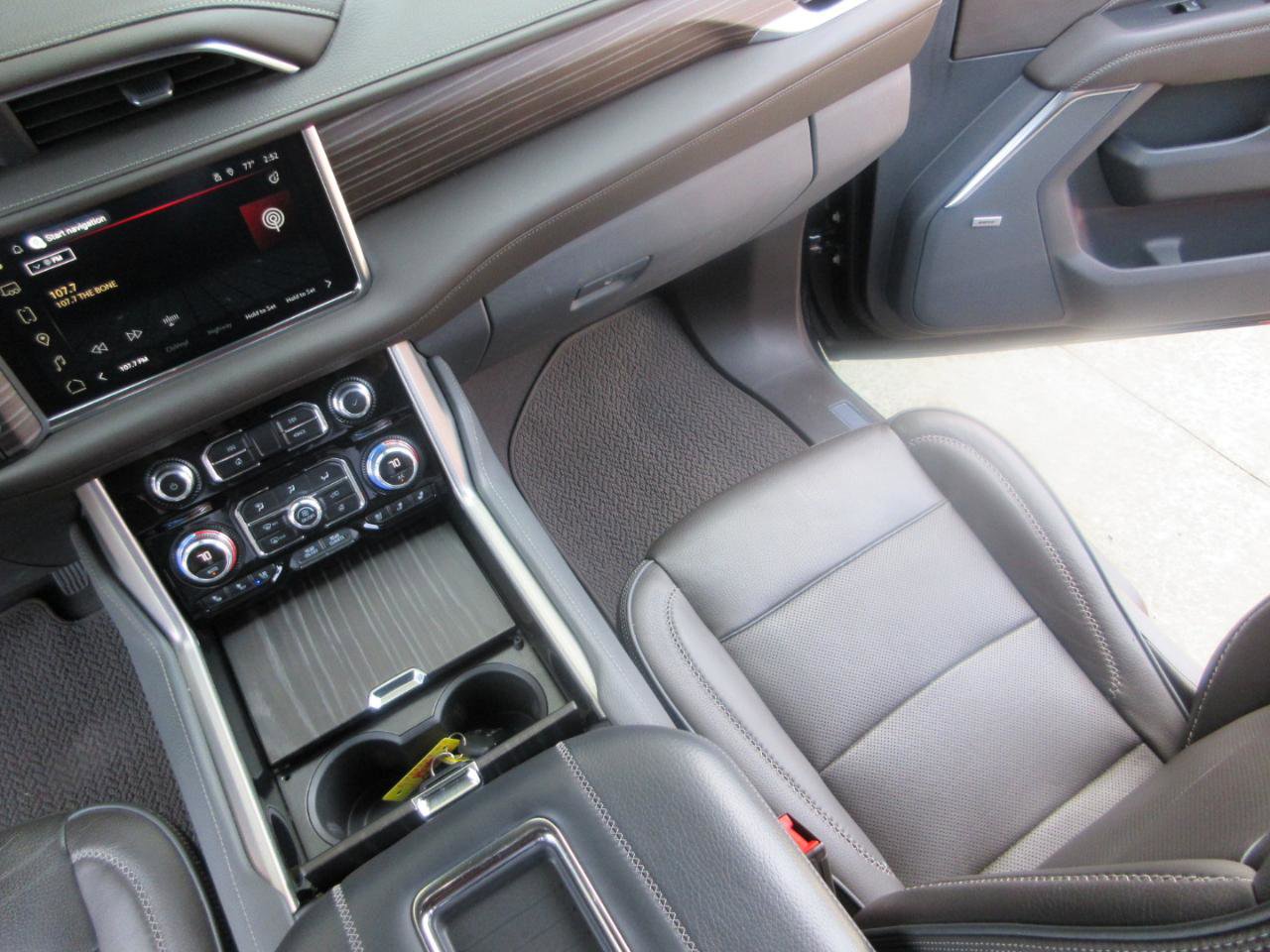 Used 2024 GMC Yukon Denali w/ Advanced Technology Package image 21