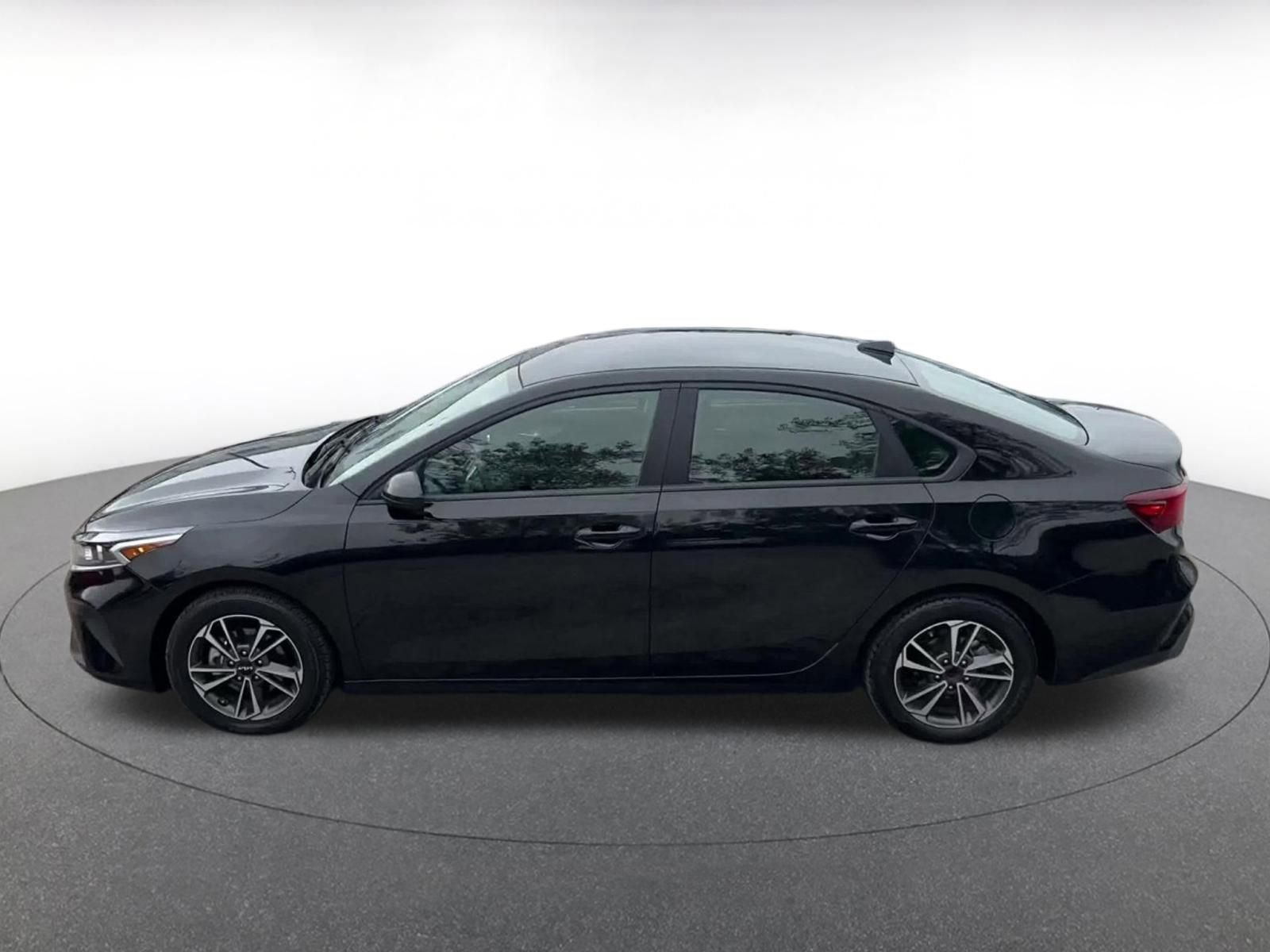 Used 2024 Kia Forte LXS FWD image 9