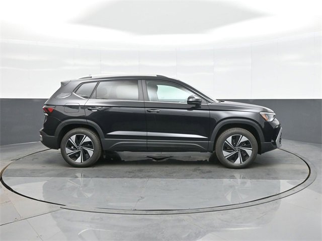 New 2026 Volkswagen Taos SE image 8