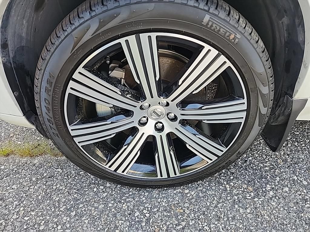 Certified 2024 Volvo XC90 T8 Core w/ Protection Package Premier AWD/4WD image 9