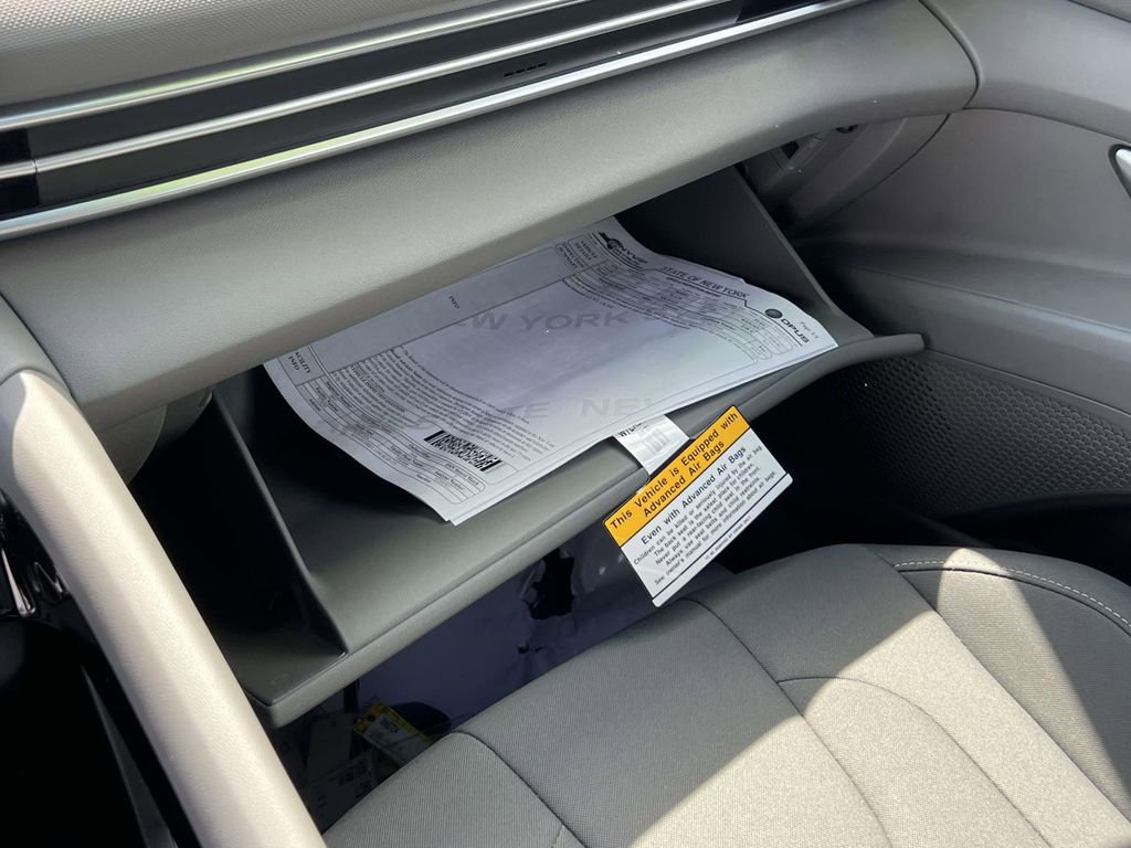 Certified 2025 Hyundai Elantra Hybrid FWD image 34