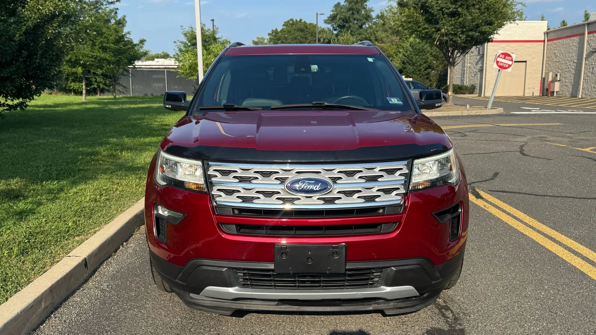Used 2018 Ford Explorer XLT w/ Equipment Group 202A image 2
