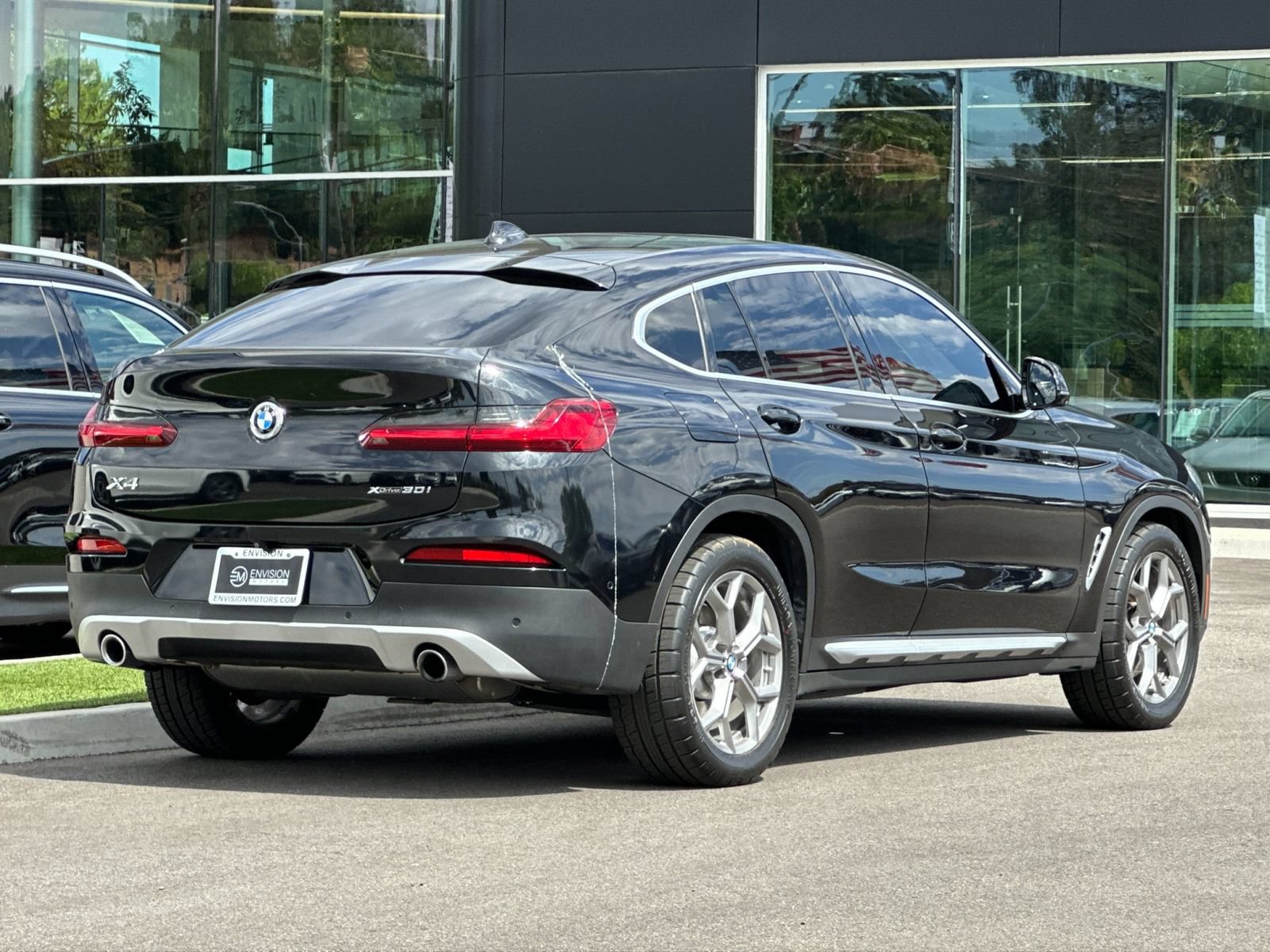 Used 2021 BMW X4 xDrive30i AWD/4WD image 3