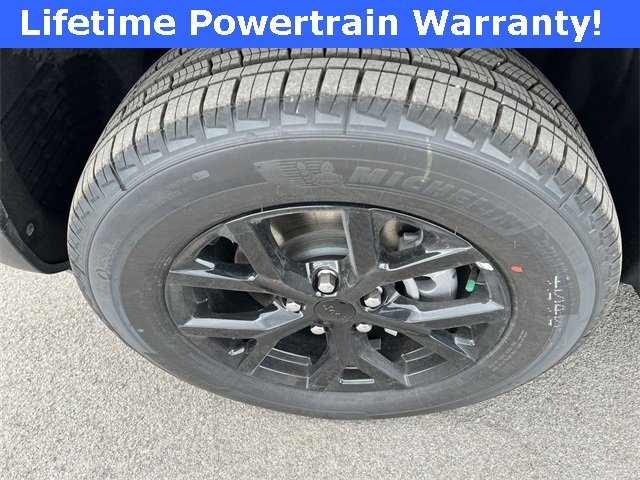 New 2025 Jeep Grand Cherokee Altitude image 12