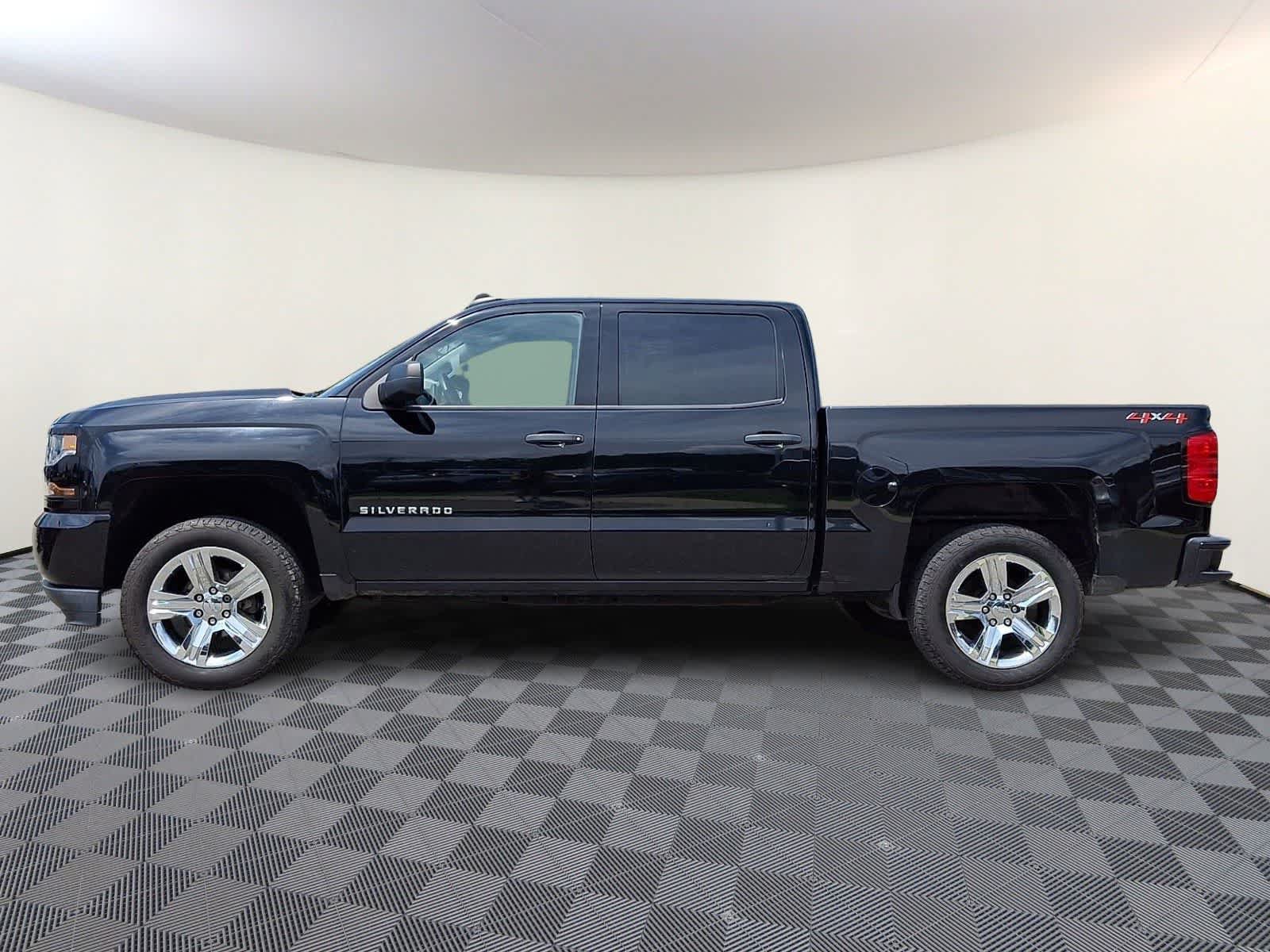 Used 2018 Chevrolet Silverado 1500 Custom w/ Custom Value Package AWD/4WD image 8