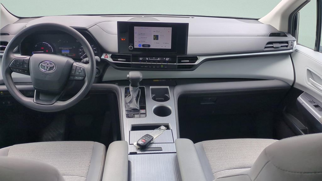 Certified 2025 Toyota Sienna LE image 11