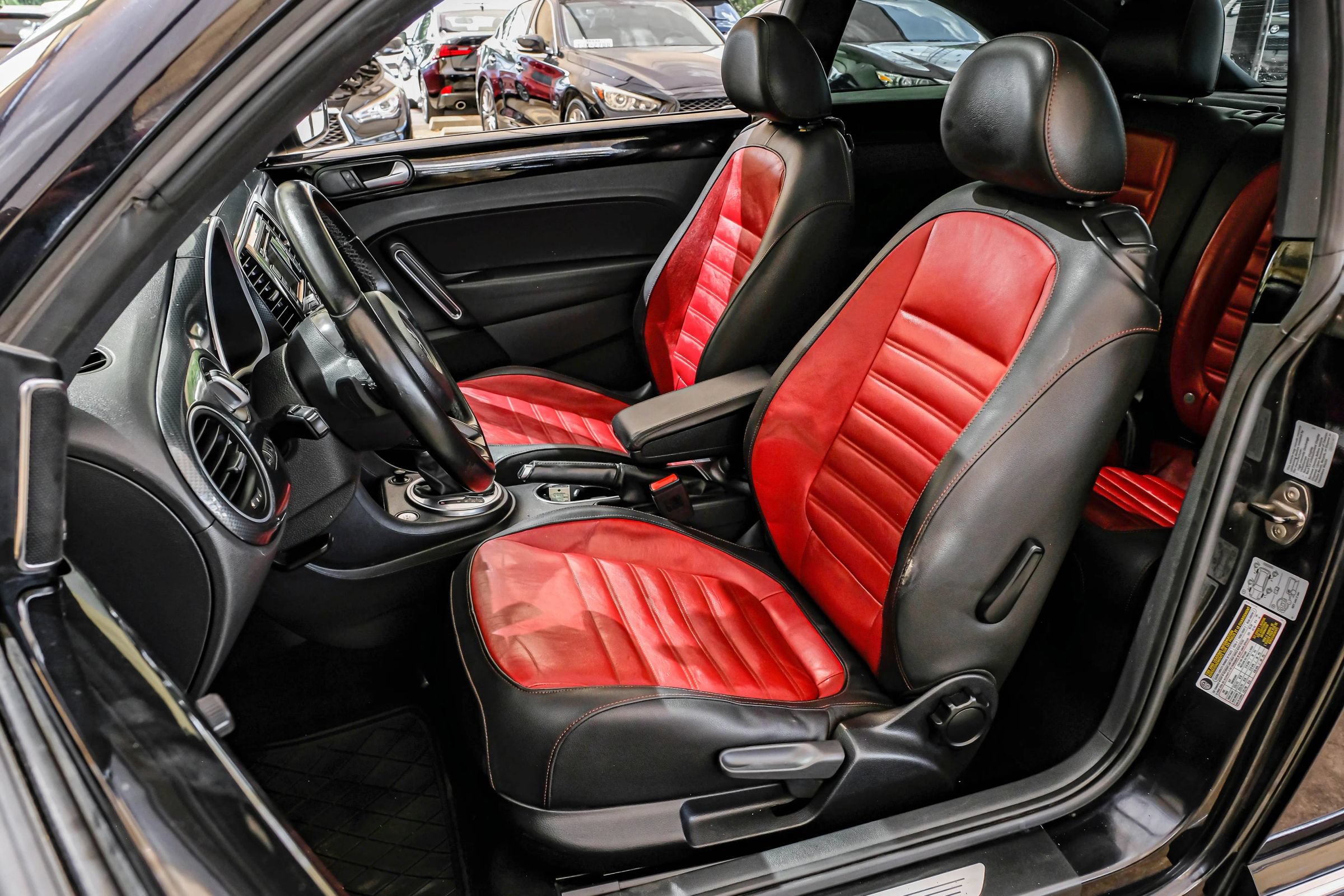 Used 2012 Volkswagen Beetle 2.0T FWD image 33