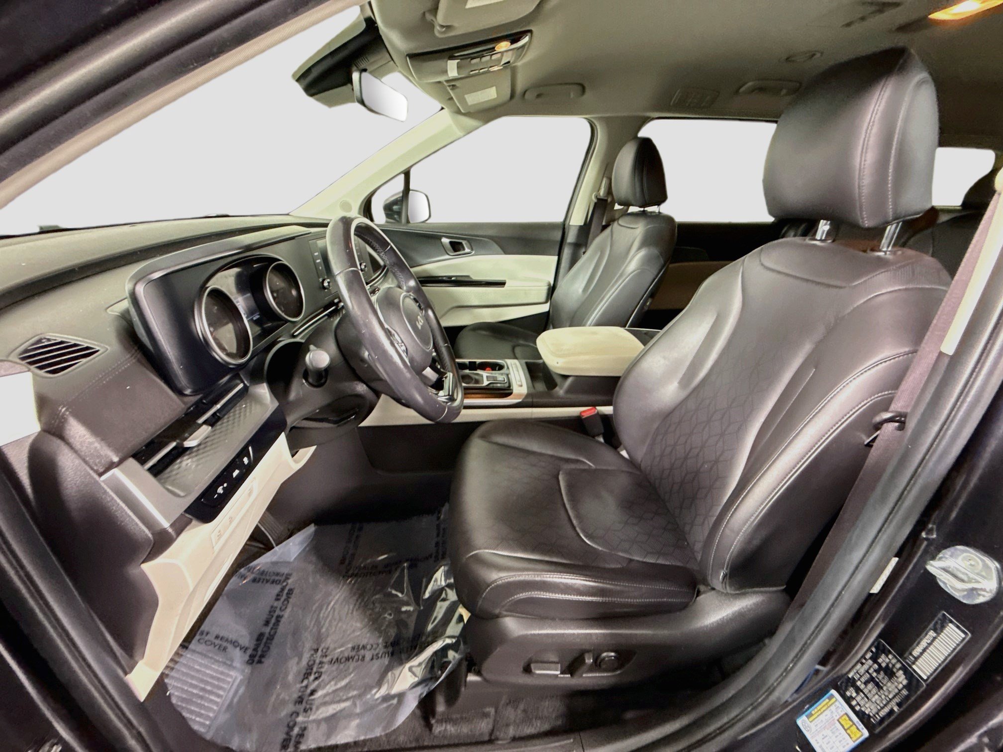 Used 2023 Kia Carnival LX FWD image 22